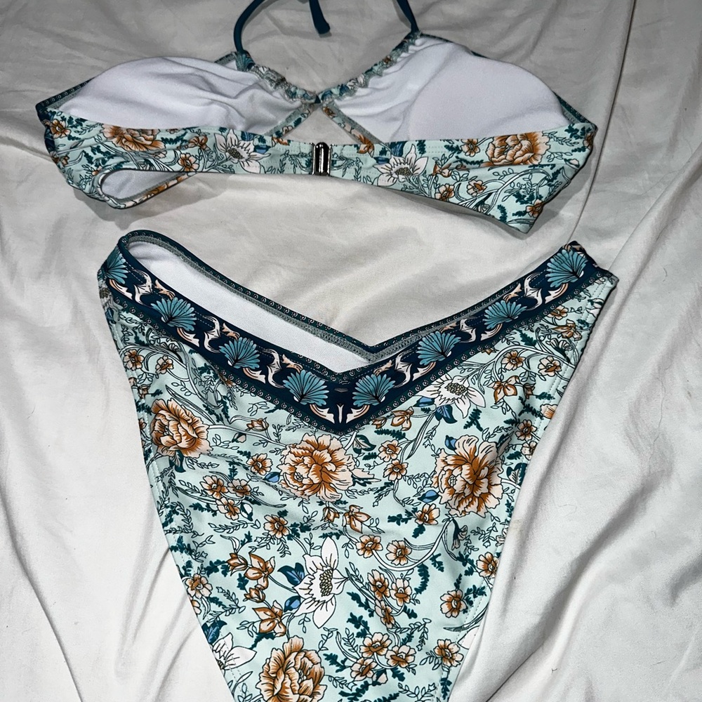 the cutest swimsuit set
